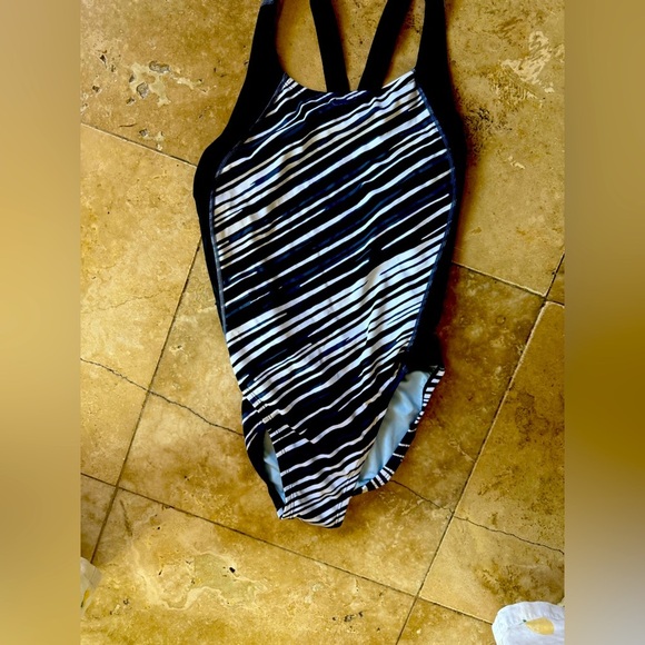 NIKE ladies black and blue razorback swimsuit NWT size 10 perfect condition - Picture 2 of 13